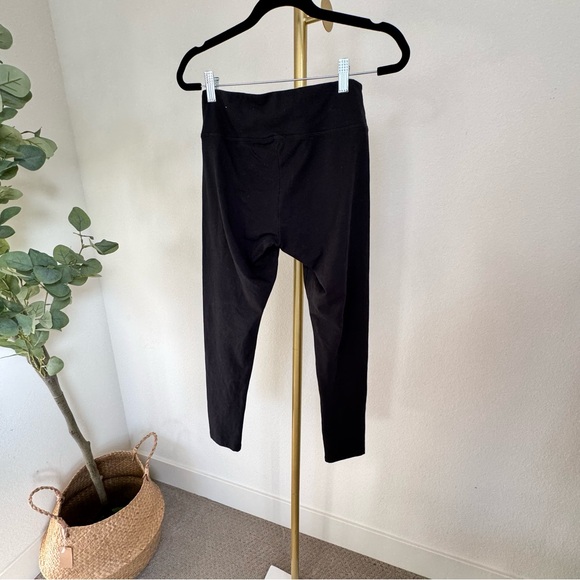 Bundle of 2 Aerie Leggings. 1- with pockets, 2 - no pockets - Picture 12 of 13